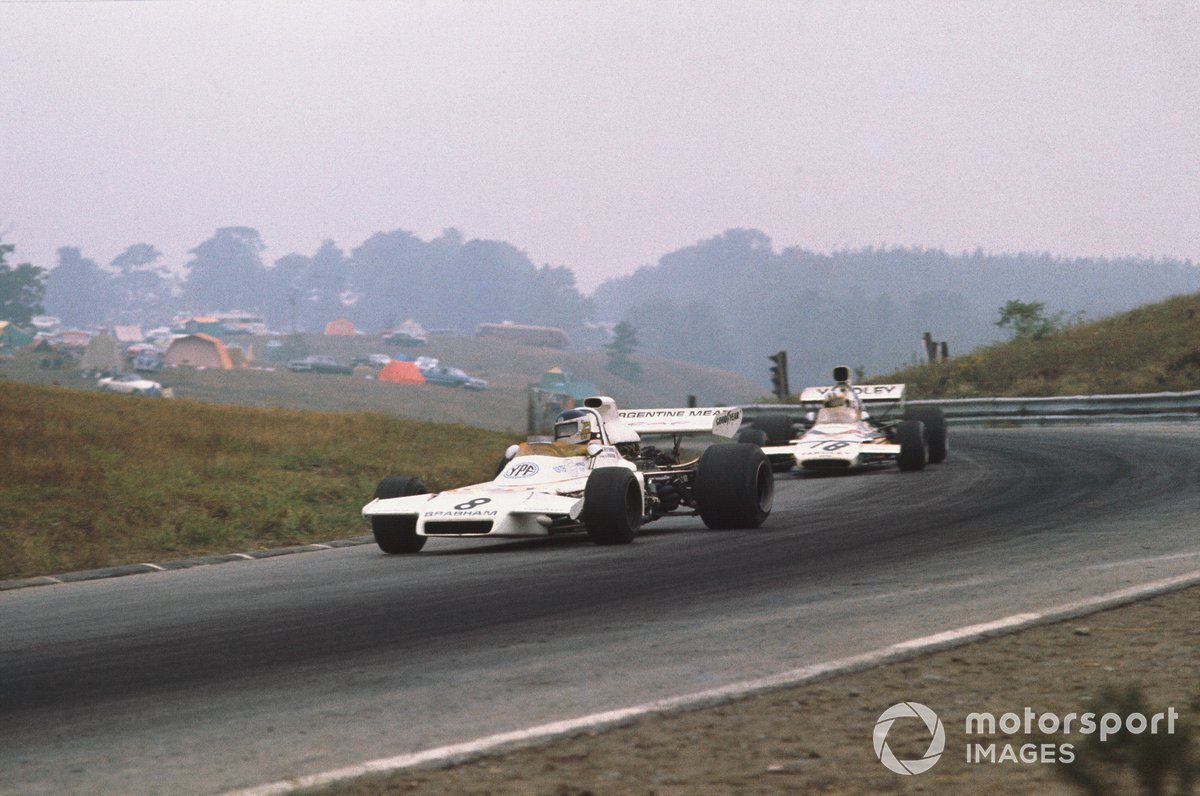 Carlos Reutemann, Brabham BT37 Ford, precede Denny Hulme, McLaren M19C Ford