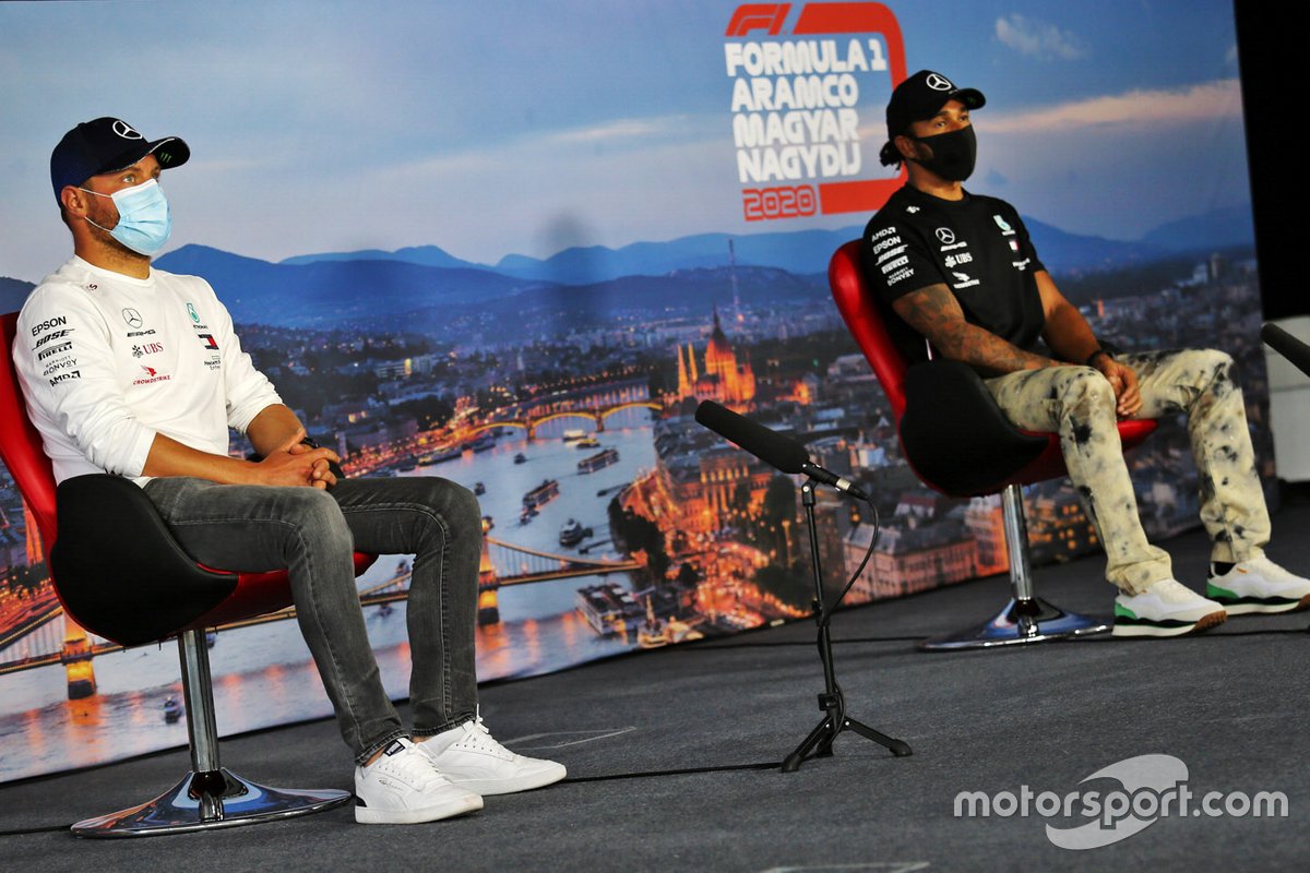 Valtteri Bottas, Mercedes-AMG Petronas F1 e Lewis Hamilton, Mercedes-AMG Petronas F1 in conferenza stampa