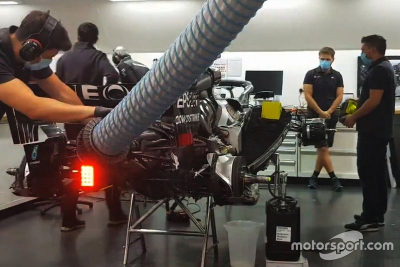 Mercedes enciende su motor