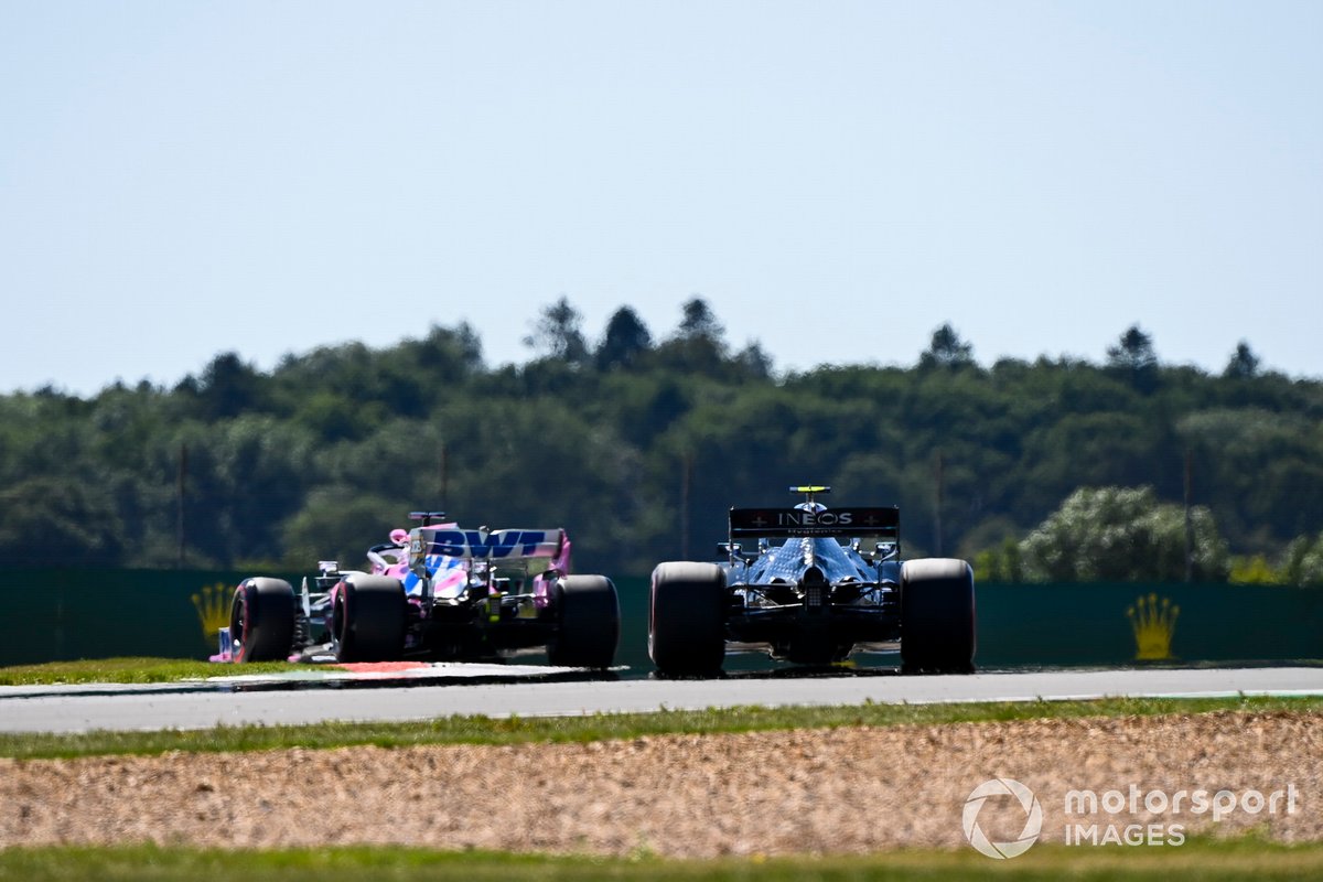 Нико Хюлькенберг, Racing Point, и Валттери Боттас, Mercedes F1