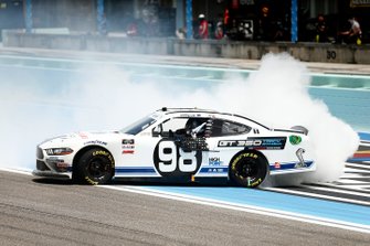 Race Winner Chase Briscoe, Stewart-Haas Racing, Ford celebrates the victory
