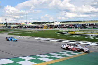 Race Winner Cole Custer, Stewart-Haas Racing, Ford Mustang