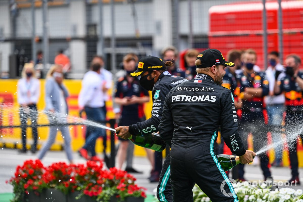 Podio: ganador de la carrera Lewis Hamilton, Mercedes-AMG Petronas F1, segundo lugar Valtteri Bottas, Mercedes-AMG Petronas F1