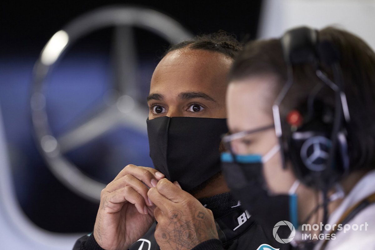 Lewis Hamilton, Mercedes-AMG Petronas F1 in the garage