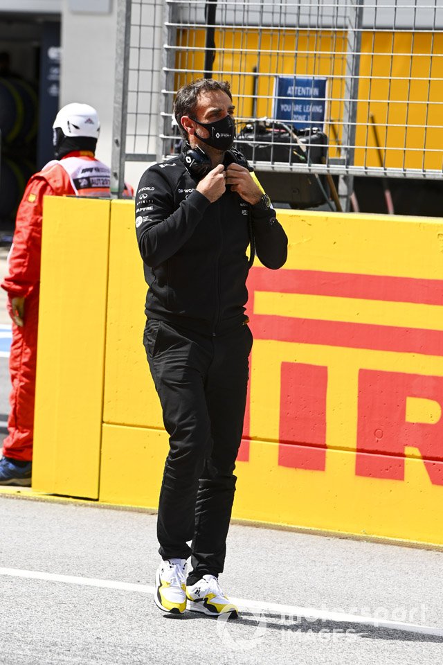 Cyril Abiteboul, Managing Director, Renault F1 Team on the grid