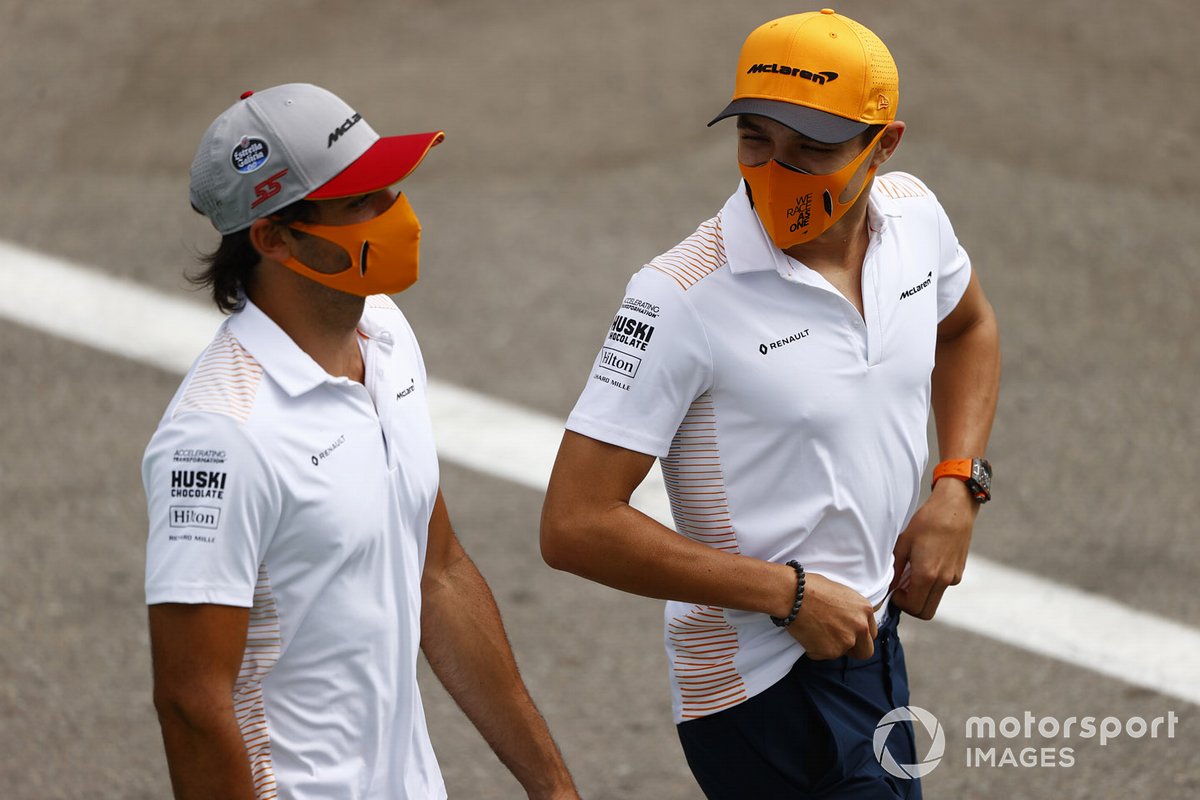 Lando Norris, McLaren, Carlos Sainz Jr., McLaren
