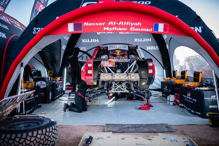 #200 Toyota Gazoo Racing Toyota: Nasser Al-Attiyah, Mathieu Baumel