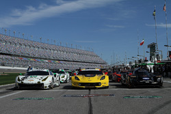 #63 Scuderia Corsa Ferrari 488 GT3, #4 Corvette Racing Chevrolet Corvette C7.R, #10 Wayne Taylor Rac