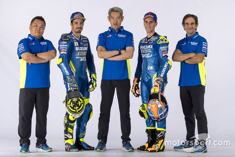 Andrea Iannone, Team Suzuki MotoGP, Alex Rins, Team Suzuki MotoGP with team members