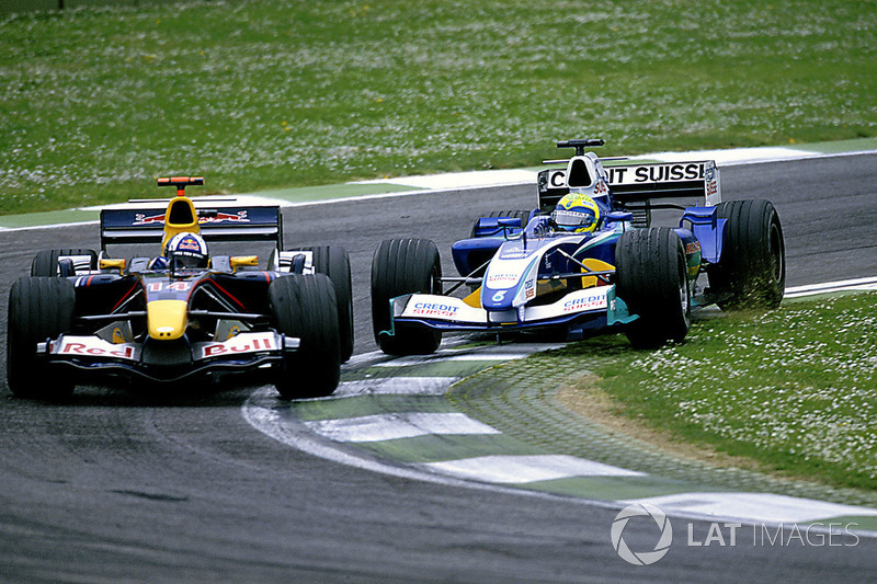 Felipe Massa, Sauber Petronas C24 tenta ultrapassar David Coulthard, Red Bull Racing Cosworth RB1