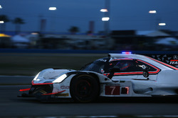 #7 Acura Team Penske Acura DPi: Helio Castroneves, Graham Rahal, Ricky Taylor