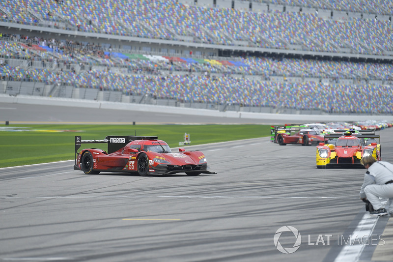 #55 Mazda Team Joest Mazda DPi, P: Jonathan Bomarito, Spencer Pigot, Harry Tincknell stranded on grid roll off