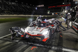 #6 Acura Team Penske Acura DPi, P: Dane Cameron, Juan Pablo Montoya, Simon Pagenaud, pit stop