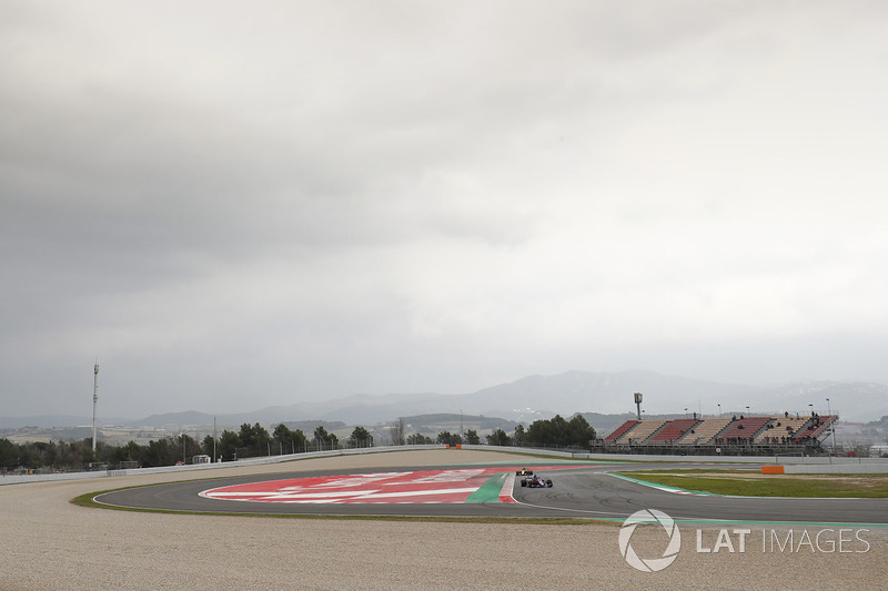 Brendon Hartley, Scuderia Toro Rosso STR13 Honda y Nico Hulkenberg, Renault Sport F1 Team RS18