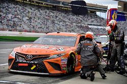 Daniel Suarez, Joe Gibbs Racing, ARRIS Toyota Camry pits