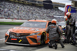 Daniel Suarez, Joe Gibbs Racing, ARRIS Toyota Camry pits