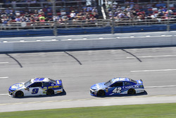 Chase Elliott, Hendrick Motorsports, Chevrolet Camaro NAPA Auto Parts, Kyle Larson, Chip Ganassi Racing, Chevrolet Camaro Credit One Bank