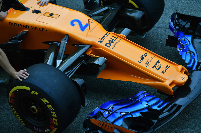 Носовой обтекатель и переднее антикрыло McLaren MCL33