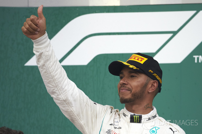 Podyum: Yarış galibi Lewis Hamilton, Mercedes AMG F1