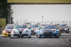Gianni Morbidelli, Team Mulsanne Alfa Romeo Giulietta TCR, Frédéric Vervisch, Audi Sport Team Comtoyou Audi RS 3 LMS