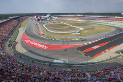Max Verstappen, Red Bull Racing RB14, Kevin Magnussen, Haas F1 Team VF-18, ve Nico Hulkenberg, Renault Sport F1 Team R.S. 18