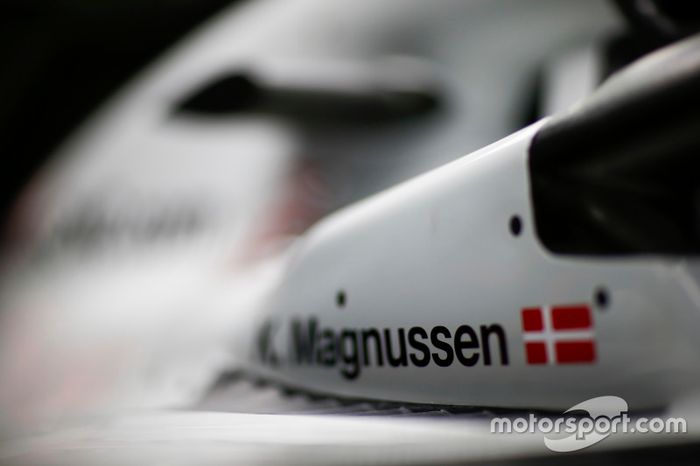 The Halo of Kevin Magnussen, Haas F1 Team VF-18