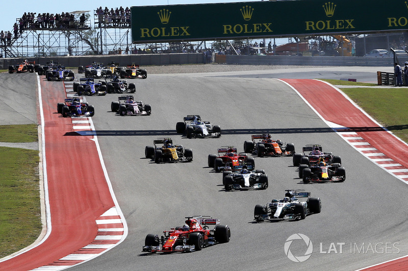 Sebastian Vettel, Ferrari SF70H al comando alla partenza della gara