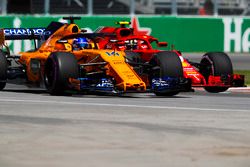 Fernando Alonso, McLaren MCL33, leads Kimi Raikkonen, Ferrari SF71H