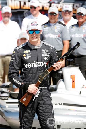 Josef Newgarden, Team Penske Chevrolet receives a Henry repeating rifle for winning the pole