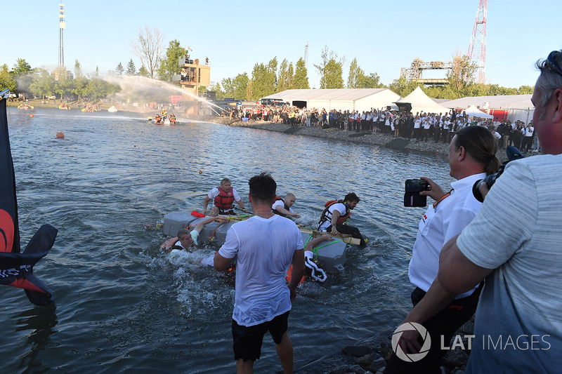 Mercedes AMG F1 at the raft race