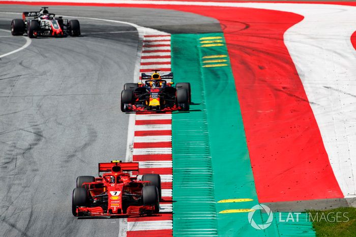 Kimi Raikkonen, Ferrari SF71H, Daniel Ricciardo, Red Bull Racing RB14, Romain Grosjean, Haas F1 Team VF-18