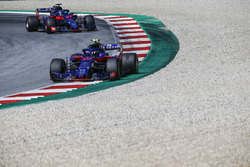 Pierre Gasly, Scuderia Toro Rosso STR13 et Brendon Hartley, Scuderia Toro Rosso STR13