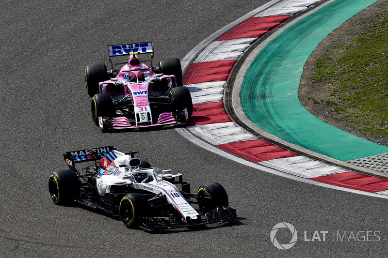 Lance Stroll, Williams FW41 and Esteban Ocon, Force India VJM11