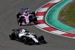 Lance Stroll, Williams FW41 et Esteban Ocon, Force India VJM11