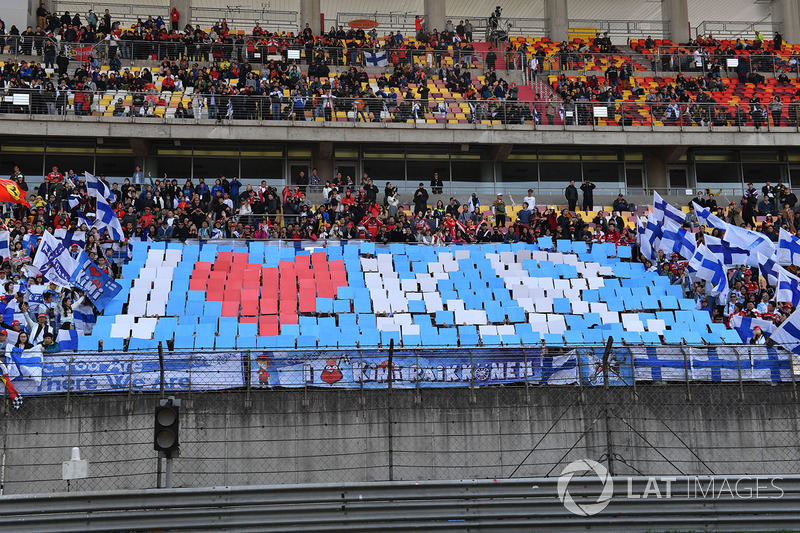 Kimi Raikkonen, Ferrari fans and banner