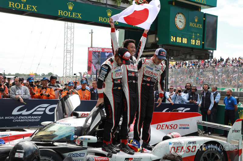 Winners #8 Toyota Gazoo Racing Toyota TS050: Sébastien Buemi, Kazuki Nakajima, Fernando Alonso