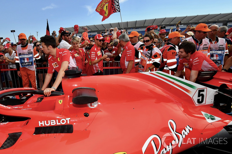 Sebastian Vettel, Ferrari signs autographs for the fans