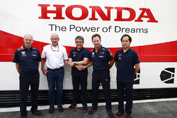 Adrian Newey, Teknik Şefi, Red Bull Racing, Helmut Markko, Danışman, Red Bull Racing, Masashi Yamamoto, Genel müdür, Honda Motorsport, Christian Horner, Takım Patronu, Red Bull Racing, Toyoharu Tanabe, F1 Teknik Direktörü, Honda