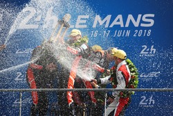 LMP2 podyum: Yarış galibi Roman Rusinov, Andrea Pizzitola, Jean-Eric Vergne, G-Drive Racing