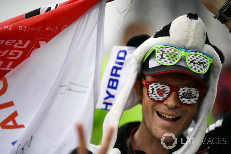 Fan during autograph session