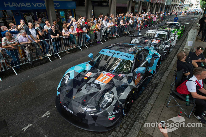 #77 Proton Competition Porsche 911 RSR