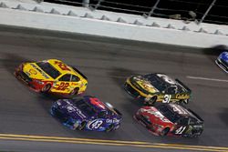 Joey Logano, Team Penske Ford Fusion Darrell Wallace Jr., Richard Petty Motorsports Ford Fusion