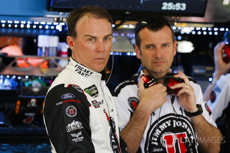 Kevin Harvick, Stewart-Haas Racing Ford Fusion y Rodney Childers