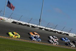 Ryan Blaney, Team Penske Ford Fusion Paul Menard, Wood Brothers Racing Ford Fusion