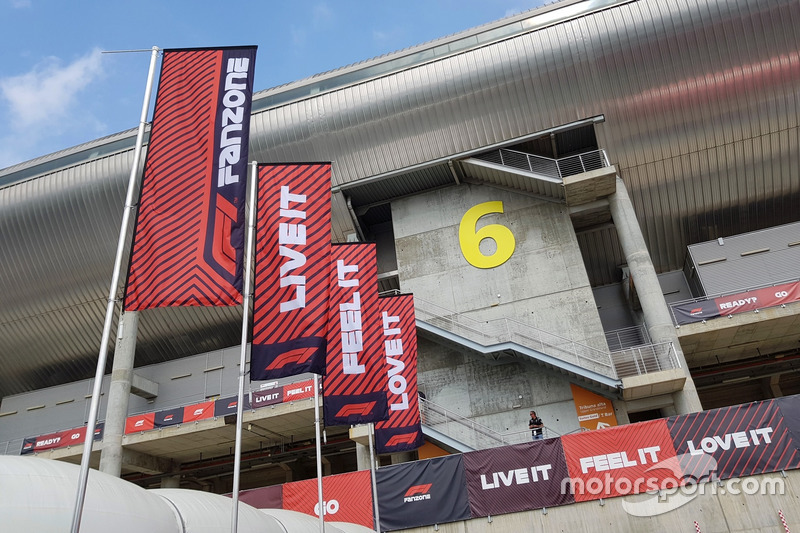 Slogan F1 Fanzone: Live It, Feel It, Love It