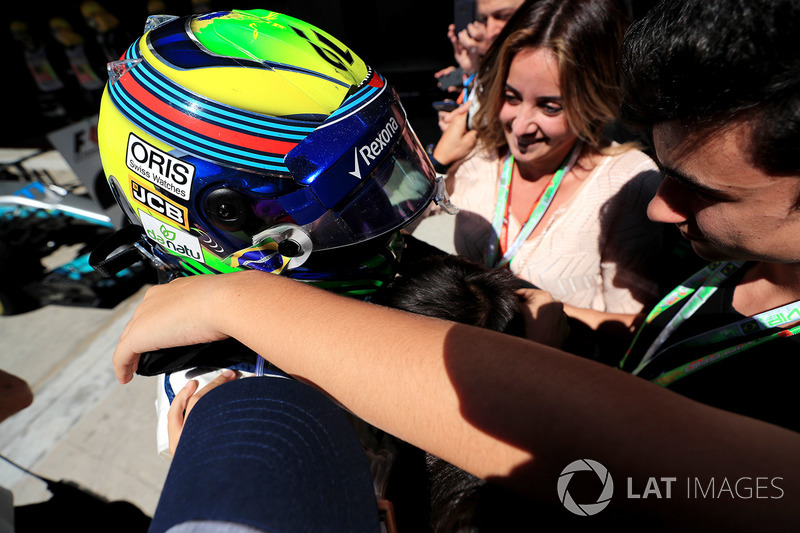 Felipe Massa, Williams FW40 celebrates his last Brazilian Grand Prix in parc ferme with his wife Ra