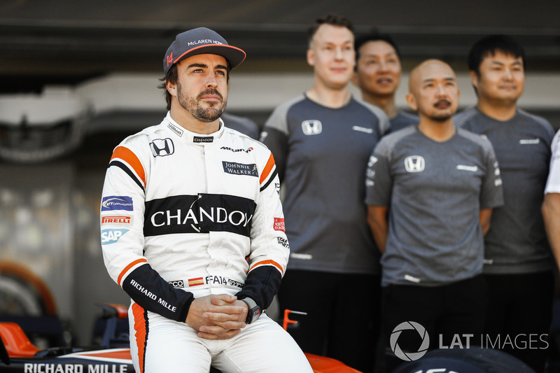 Fernando Alonso, McLaren, at the McLaren team photo call