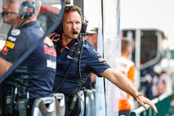 Christian Horner, director del equipo, Red Bull Racing extiende la mano en busca de lluvia