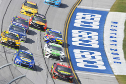 Erik Jones, Furniture Row Racing Toyota, Chase Elliott, Hendrick Motorsports Chevrolet