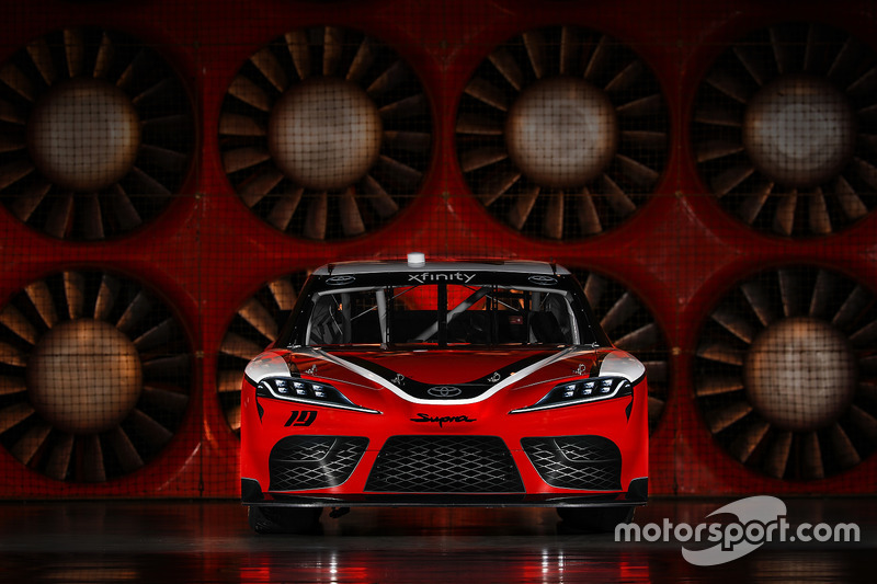 Автомобиль Toyota Supra 2019 года для чемпионата NASCAR Xfinity
